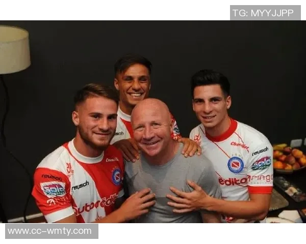 麦卡哥哥：身材不高但技巧出众，我们总能找到进球的机会